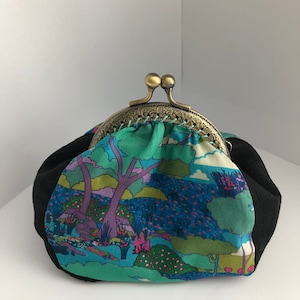 Monedero hecho a mano con estampado Liberty