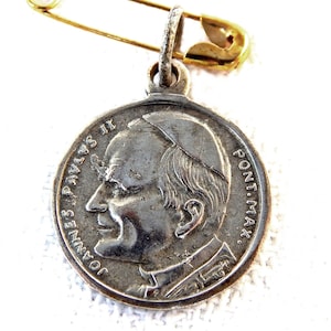 Antike Medaille Gesegnete, Religiöser Katholik, Papst Johannes Paul II., Stil Art Deco, Versilbert, Messen Sie 18 mm, Jubiläumsgeschenk, Geburtstagsgeschenk