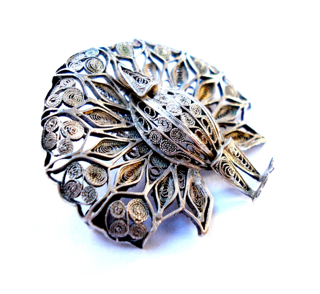 Broche ancienne en argent filigrané – motif floral - Montres & Bijoux