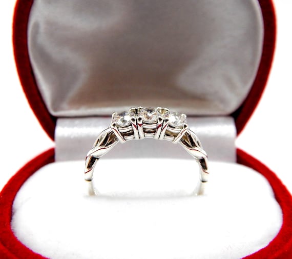 Ring Solid Silver Tricillo, Three Faceted Diamond… - image 1