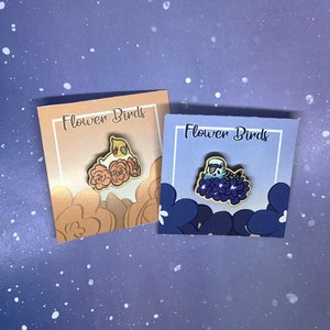 Flower Birds / Budgerigar & Cockatiel / Wooden pin badge / Sustainable / Keepsake