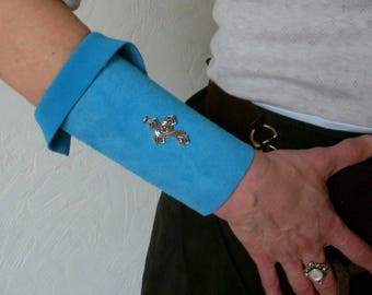 Bracelet de Force en daim turquoise avec croix