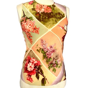 Jean Paul Gaultier top imprimé photographique paysage écossais signature Gaultier Femme top satin stretch écriture top col roulé tartan