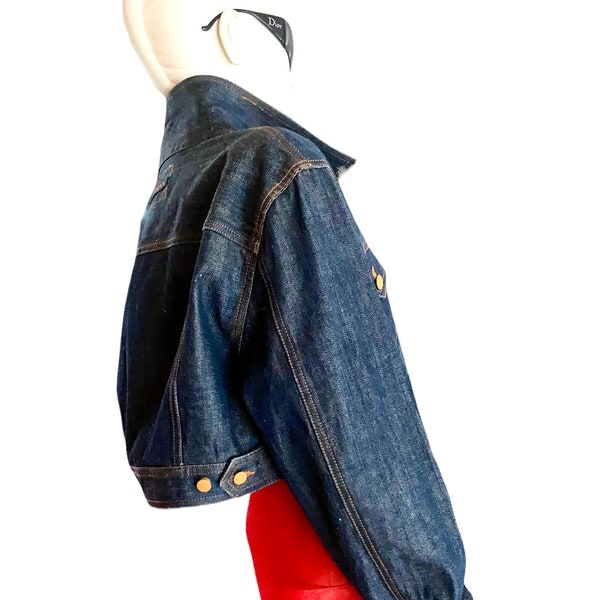 Jean Paul Gaultier veste jean brut JPG Jean's veste denim courte en jean foncé poches boutonnées boutons cuivre avec logo veste en jean brut