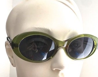 Versace Versus 90s sunglasses Versace medusa head lucite glasses Versace glasses green oval sunglasses grey lenses lucite sunglasses