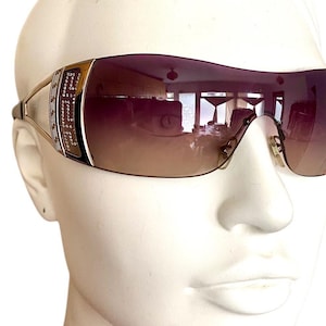 Versace 90s rimless mask rhinestone sunglasses Versace diamanté lucite shield sun glasses Versace metal arms crystals ombre lenses 2058-B