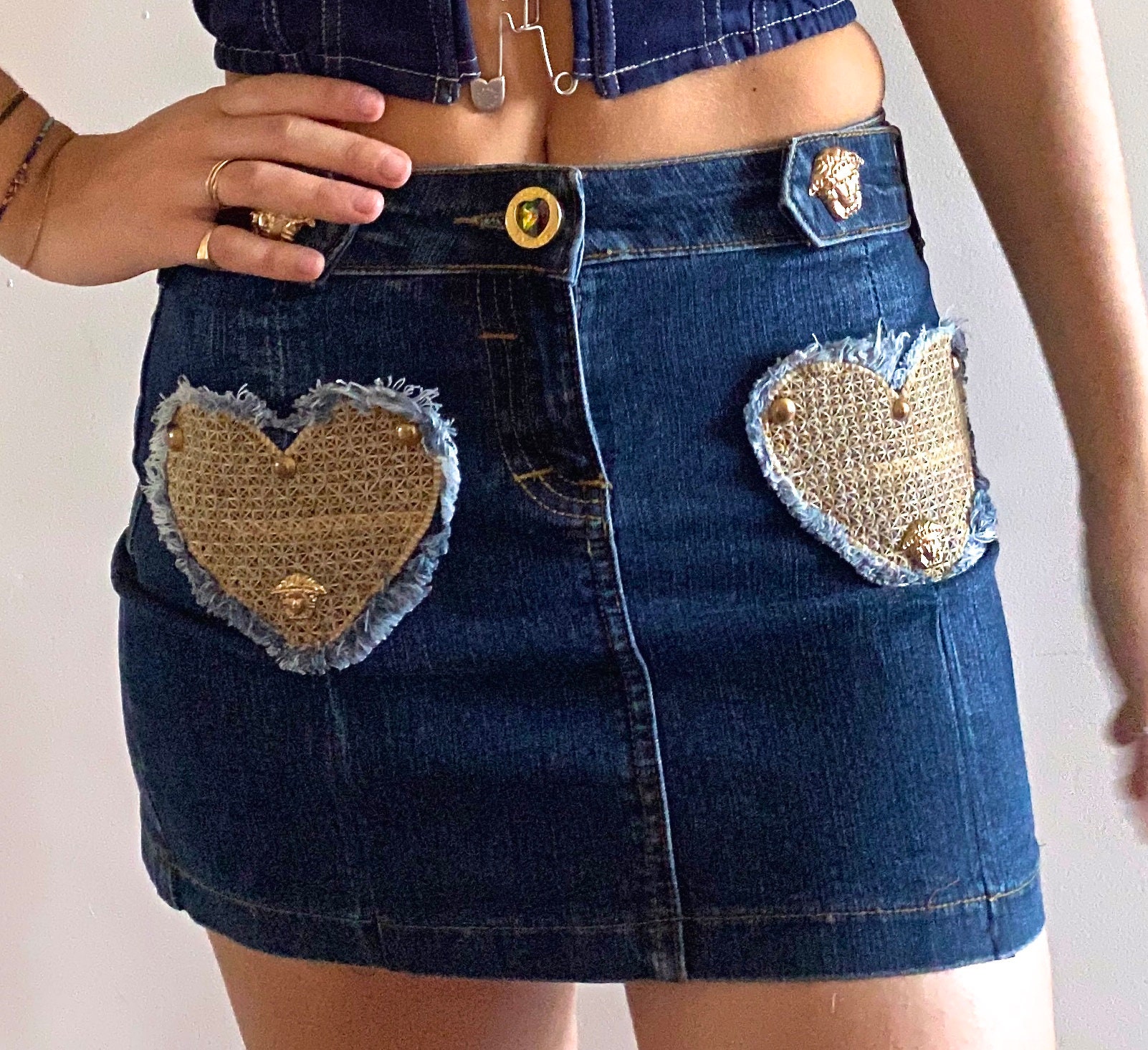【THE MUSEUM VISITOR】HEART POCKET WASHED DENIM SKIRT Miss Selfridge heart pocket kilt denim skirt in mid blue