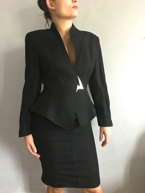 Thierry Mugler power suit black linen suit shoulde