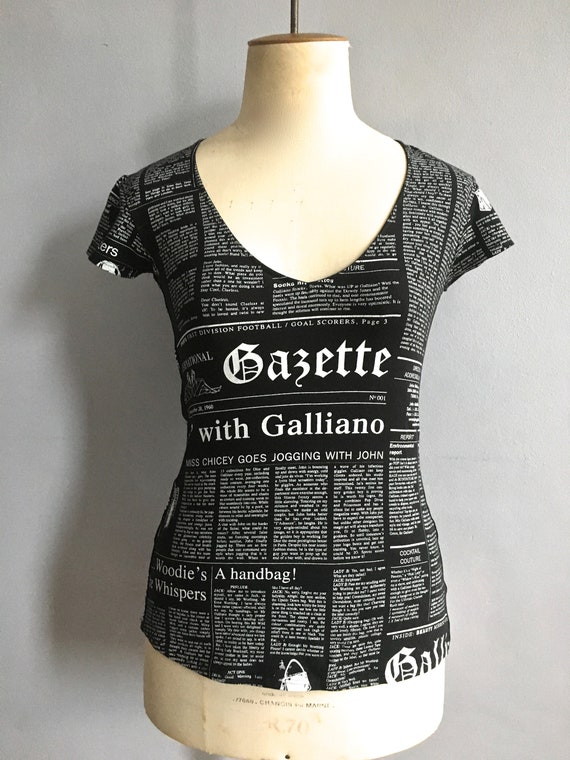 News paper print Tシャツ カットソー 半袖 総柄 ホワイト M