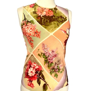 Jean Paul Gaultier top imprimé cartes postales vintage Gaultier Femme top en soie motif fleuri top soie fleurs retro Gaultier SS 2001 ss01
