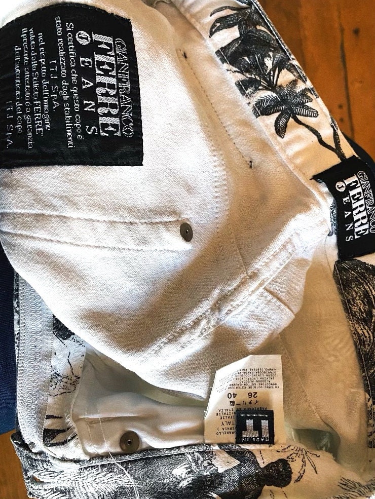 ☆Gianfranco ferre JEANS☆ エスニック柄コート 刺繍 羊毛 Gianfranco Ferre Abstract Print Satin Jeans