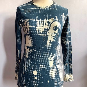 Vintage Jean Paul Gaultier 'Fight Racism' T-shirt med figurnära passform - 90-tals JPG Punk-topp