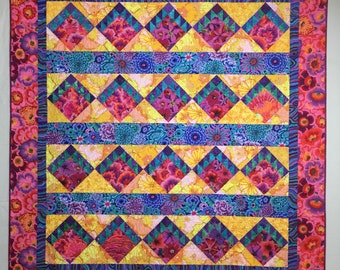 Vintage Kaffe Fabrics, Delectable Mountains Pattern, happy queen quilt