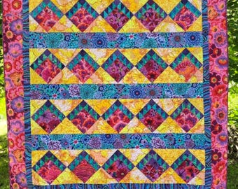 Vintage Kaffe Fabrics, Delectable Mountains Pattern, happy queen quilt
