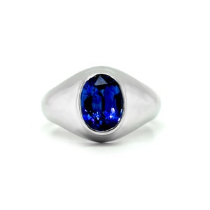 Oval Ceylon Sapphire Men&#39;s Ring: 14K White Gold