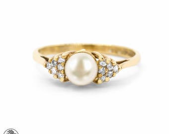 Pearl Ring, Diamond Ring With White Pearl, Vintage Pearl Engagement Ring, Pearl With Side Diamonds Ring, June Birthstone Ring, Vintage pearl