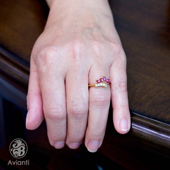 Vintage 18kt Gold Ruby Diamond Ring: Marquise Jul… - image 4