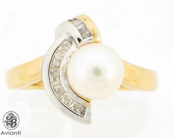 Pearl Ring, White Pearl and Diamond Ring, Two Tone Gold Ring, Pearl Ring With Baguettes, Moon Shaped Ring, Vintage Baguette and Pearl Ring
