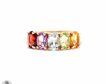 Anillo de oro amarillo de 14k con piedras preciosas: amatista, citrino, granate, turmalina, aguamarina.