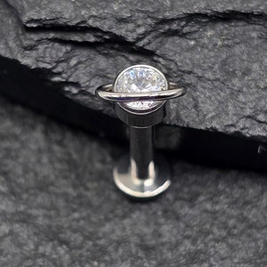 16 g titanium Saturn-witte CZ-edelsteen ASTM F136 Draadloos 4 mm schijf plat barbell kraakbeen conch platte helix labret tragus piercing medusa
