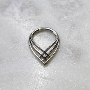 16g 8mm Woven Chevron Hinged Segment Clicker Piercing Hoop Ring Solid Cast 316L Surgical Steel