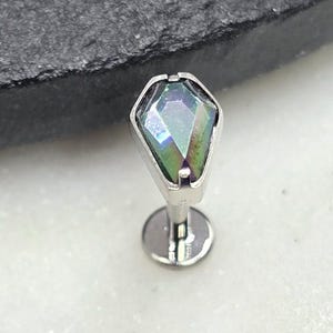 Piercing de titanio ASTM F136 de 16 g con rosca interna, circonita cúbica arcoíris AB, para cartílago, hélice, labio y Monroe