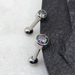 16g Tytan ASTM F136 Wewnętrzny gwint Ciemny AB Vitrail Okrągły Bezel Zestaw Klejnot Meduza Tragus Helix Kolczyk z chrząstki muszli Kolczyk sztyft Barbell