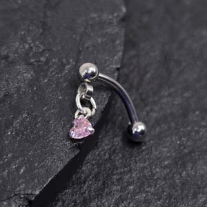 Aro curvo para piercing en la ceja o torre con dije de corazón con gema rosa de 16 g