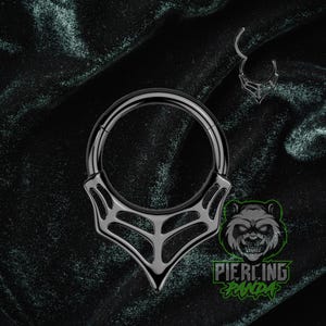 Anel de piercing de argola com ponta em V de 16g e 8 mm com dobradiça em aço cirúrgico 316L sólido e placa PVD preta