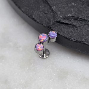 16 g paarse opaal ASTM F-136 implantaatkwaliteit titanium labret met interne schroefdraad en platte achterkant Monroe lippiercing graad 23