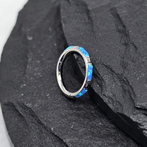 16g Titânio ASTM F136 Azul Opala Forrado Implante Grau Articulado Segmento Clicker Septo Hélice Piercing Cartilagem Daith Hoop Anel