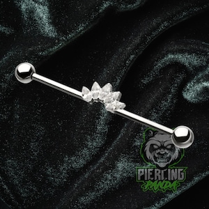 Piercing industrial tipo barra con rosca interna ASTM F136 de titanio de 14 g con circonitas blancas brillantes y forma de abanico marquesa