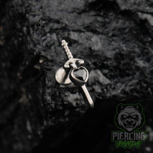 Tytanowy ASTM F136 Miecz bez gwintu Czarny Serce CZ Płaskie plecy Sztanga Chrząstka Muszla Płaski Helix Labret Tragus Piercing