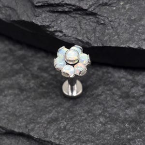 16 g titanium ASTM F136 implantaatkwaliteit binnendraad Labret studs platte achterkant witte opaalsteen cluster bloem