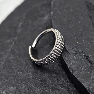 16g Titanium ASTM F136 Thick Hammered Implant Grade Hinged Segment Clicker Septum Helix Piercing Cartilage Daith Hoop