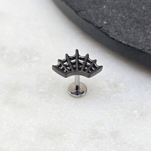 Titanium ASTM F136 Black PVD Plated Spider Web Threadless Top Labret Barbell Piercing Conch Flat Cartilage Helix Labret Monroe