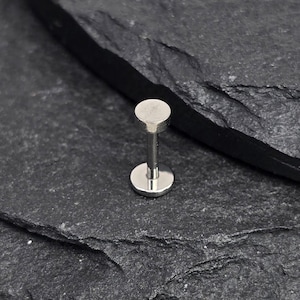 Titanium ASTM F136 ronde platte schroefdraadloze top Labret barbell piercing conch plat kraakbeen helix labret Monroe