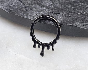 Aro para piercing con segmento articulado y goteo de sangre, de 16 g y 8 mm, de acero quirúrgico 316L macizo pulido con revestimiento de PVD negro para tabique nasal y Daith
