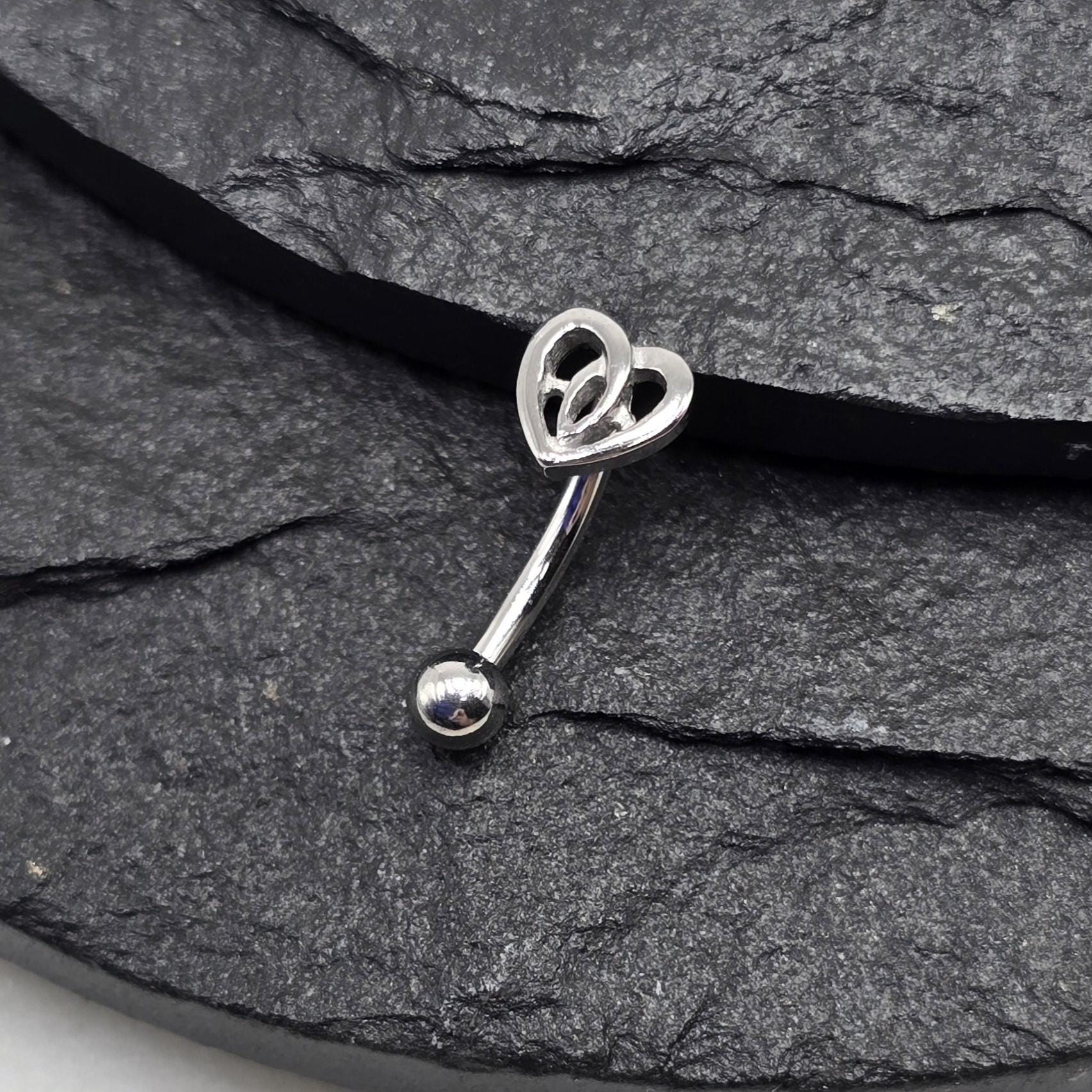 Piercing para ceja con forma de corazón infinito de 16 g y 8 mm, rosca externa curvada, acero quirúrgico 316L, joyería corporal para Halloween, sin óxido