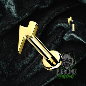 Titanium ASTM F136 16g goud PVD bliksemschicht minimalistische vorm implantaatkwaliteit binnendraad platte achterkant labret tragus kraakbeen barbell