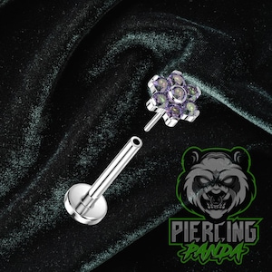 Piercing de titanio ASTM F136 sin rosca, con forma de flor de circonita cúbica, color AB oscuro, con parte trasera plana y disco de fondo plano para labio, cartílago, caracola, hélix y trago.