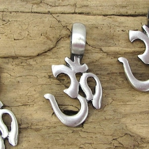 Om Pendant, 31x17mm Om Pendant, Jewelry Supplies, Necklace Supplies, Item 153p