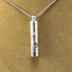 Collar con silbato, tubo de silbato redondo de estilo bambú de 41 x 8 mm, cadena de bolas de acero inoxidable de 1,5 mm, artículo 2002n