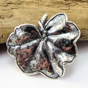 Leaf Pendant, 35x31.5mm Silver Leaf Pendant, Naturalistic Detail Leaf, Jewelry Supplies, Item 327p