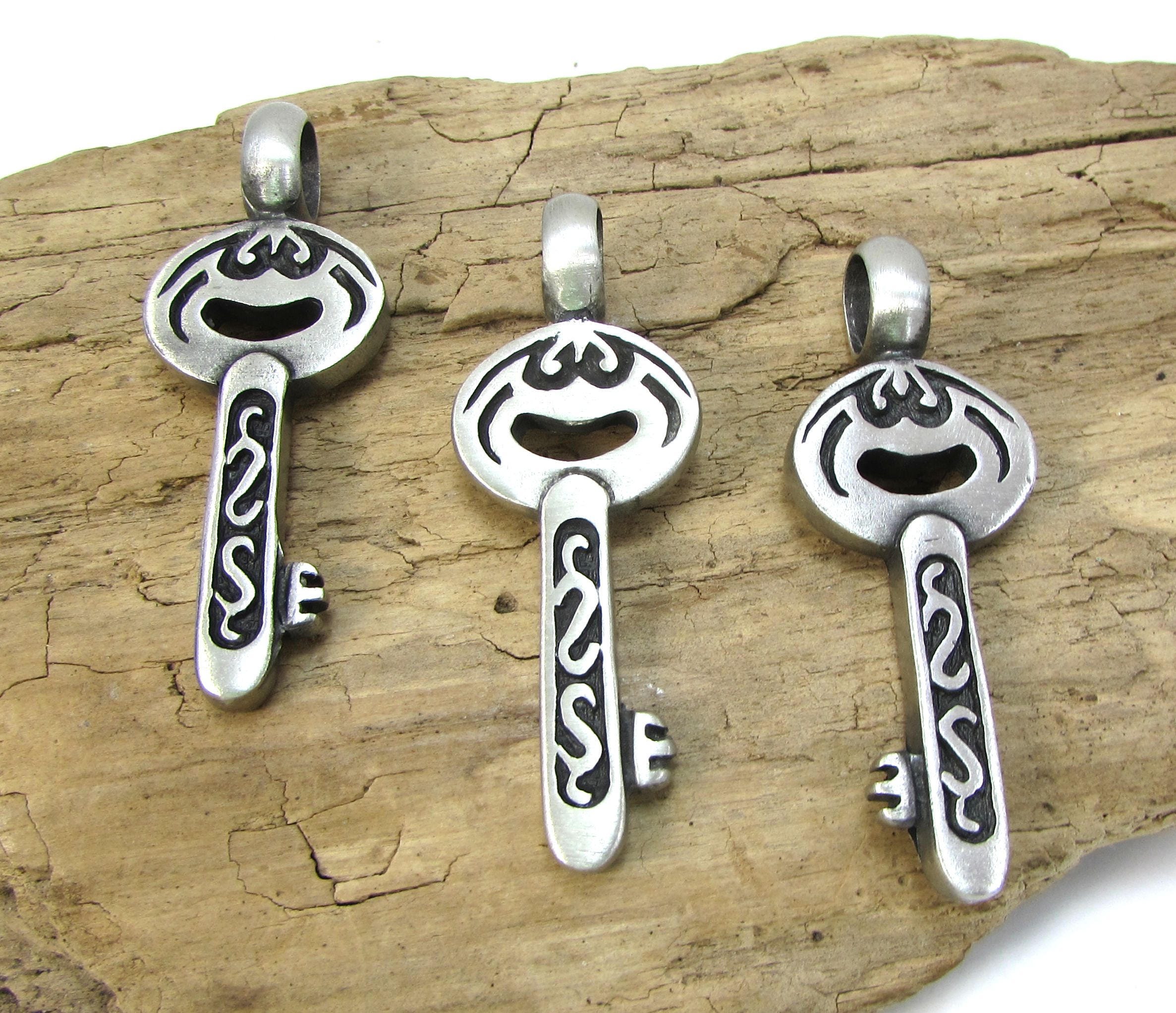 Key Pendant, 51x19mm Smiley Face Double-sided Key Pendant