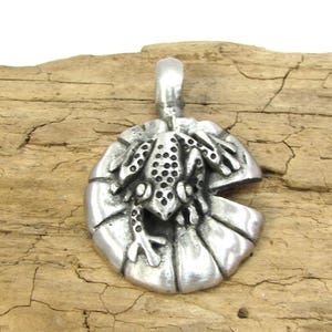 Frog Pendant, 42x30mm Frog on Lily Pad Pendant, Jewelry Supplies, Necklace Supplies, Item 264p