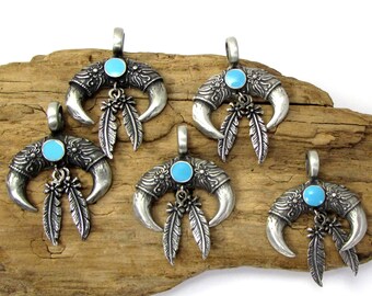 デュアルタロンウィズフェザーペンダント、49 x 36 mmタロンペンダント