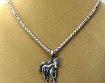 馬のペンダントネックレス、43 x 26 mm 馬のペンダント