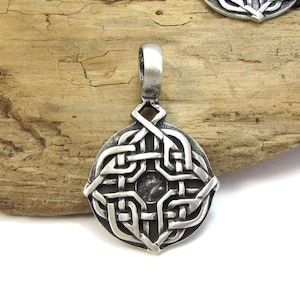 Celtic Knot Pendant, 39x25mm Round Celtic Knot and 4mm Round Setting, Jewelry Supplies, Item 301p