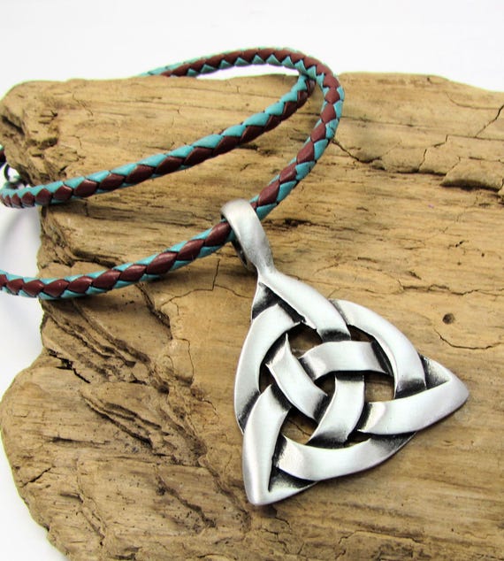 Celtic Knot Necklace, 41x32mm Triangle Knot Pendant, 3mm Custom